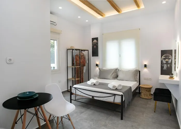 Anemela Lux * Naxos City